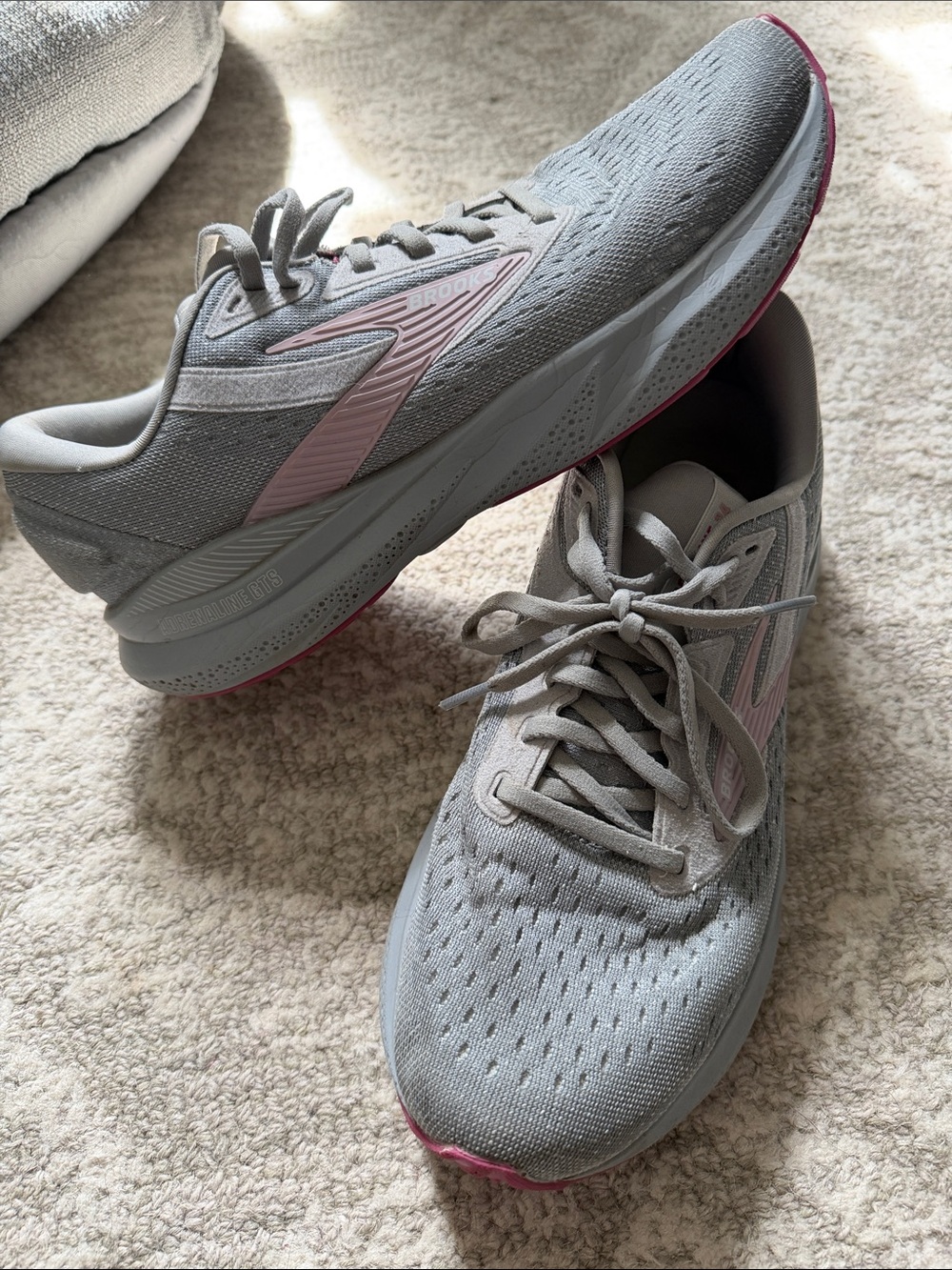 Brooks Women Gray and Pink Running Sneakers size 9.5